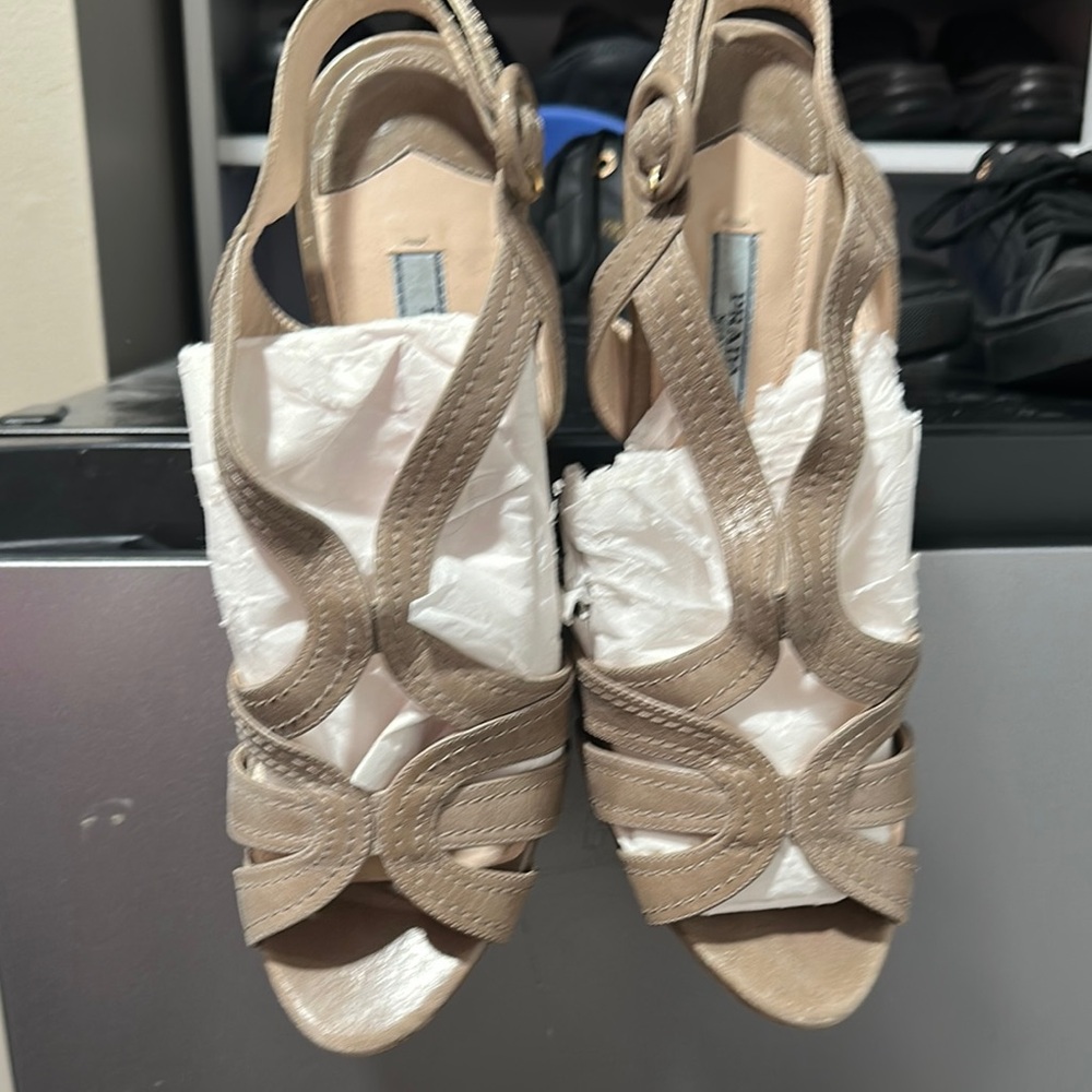 Elegant Beige Strappy Sandals